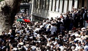 Погребението на Ертугрул Осман, внук на султан Абдул Хамид II, през септември 2009 г. събра десетки хиляди хора и няколко министри