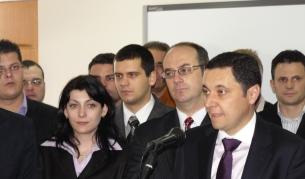 На 21 декември 2009 г. Я. Янев обяви в Бургас че, сваля подкрепата си за управляващите