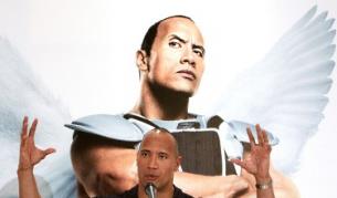 Скалата пред плаката на героя си от "Феята на зъбчетата"