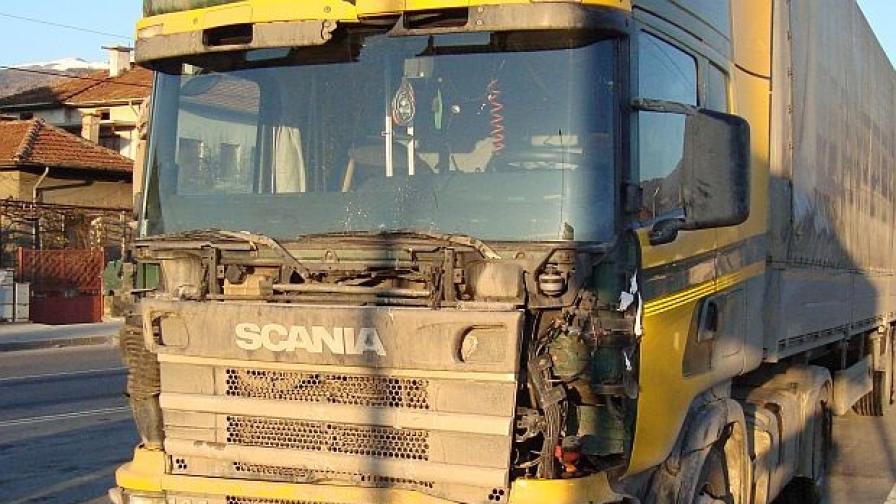 Шофьорът на румънския камион е задържан