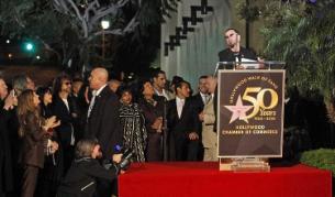 Звездата му на Алеята на славата беше открита в присъствието на негови приятели