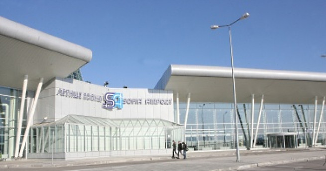 Митничари задържаха 5 2 кг хероин на летище София съобщиха от Агенция