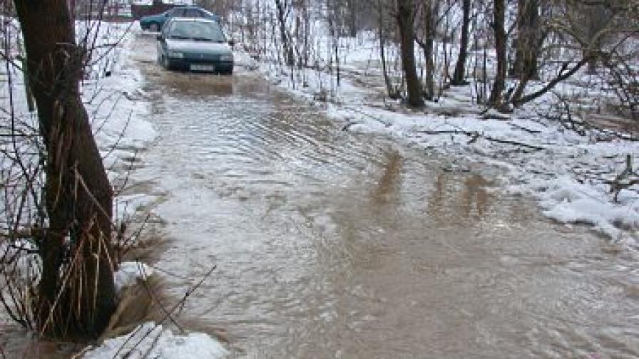 Влошаването на времето отново усложни пътната обстановка в област Добрич