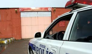 Арестувани са 13 полицейски служители