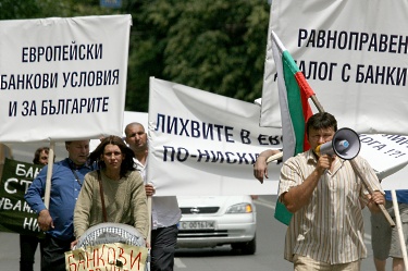 Закон защитава правата ни пред банките 