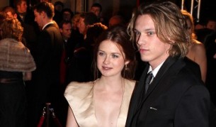 Бони Райт и Джейми Кембъл Бауър дебютираха като двойка на наградите БАФТА в Лондон