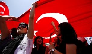 Протестиращи срещу арестите по случая Ергенекон