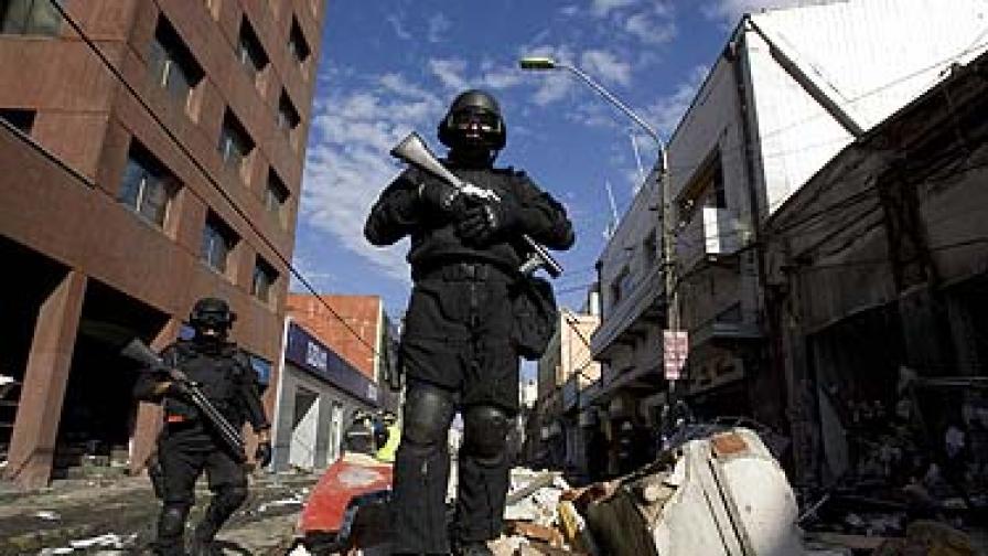 Чилийският президент Мишел Бачелет изпрати 14 хил. войници в най-засегнатите градове