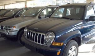 Вносът на автомобили е намалял почти наполовина