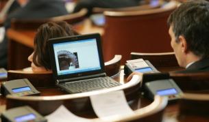 Шест години затвор за заливане с киселина 