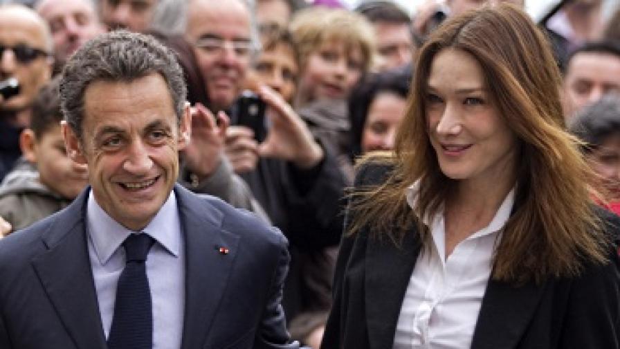 Семейство Саркози отива да гласува