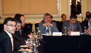 Финансовият министър Симеон Дянков обсъди във вторник антикризисните мерки с представители на бизнеса