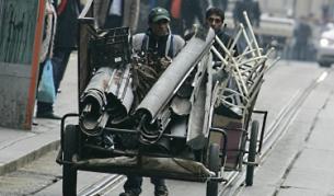 Роми окупираха завод - остават без кабели