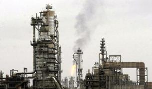 Рафинерия на около 180 км северно от Багдад. Смята се, че над 2000 чуждестранни компании са давали подкупи на Саддам Хюсеин за да се уредят да работят по програмата