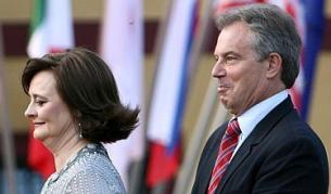 Тони и Чери, по времето, когато още се смяташе, че тя го "издържа"