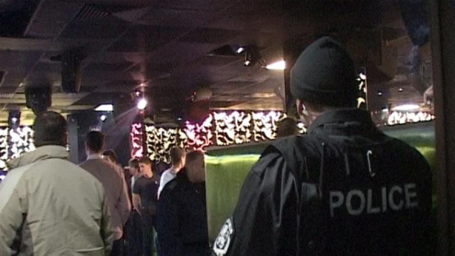 При нощни акции полицията редовно хваща в заведенията непълнолетни и проституиращи  посетители