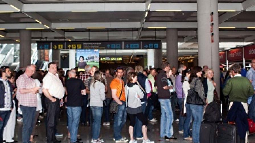 Външно министерство помогнало на 200 българи