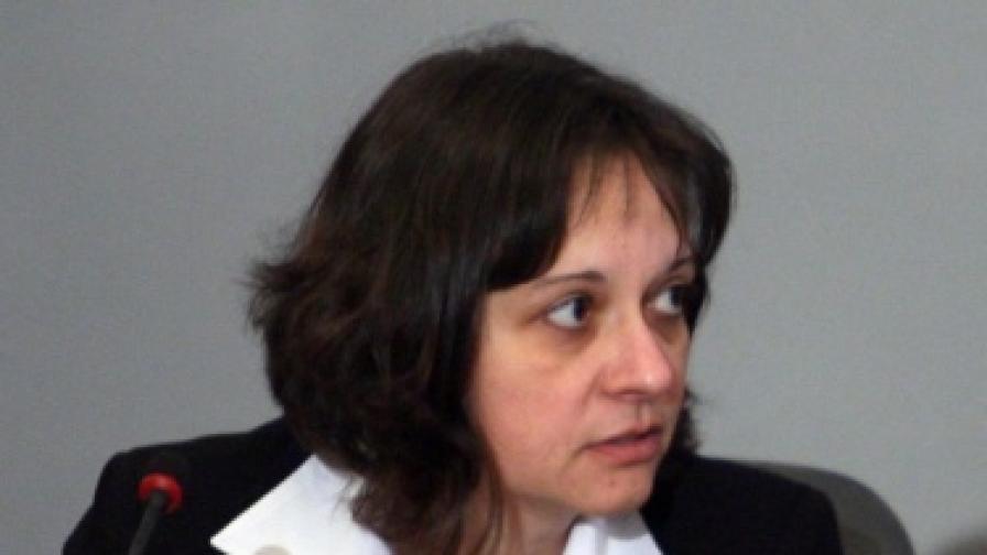 Съдът отстрани Жени Начева от длъжност