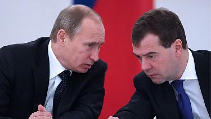 Владимир Путин и Дмитрий Медведев - двамата стратези