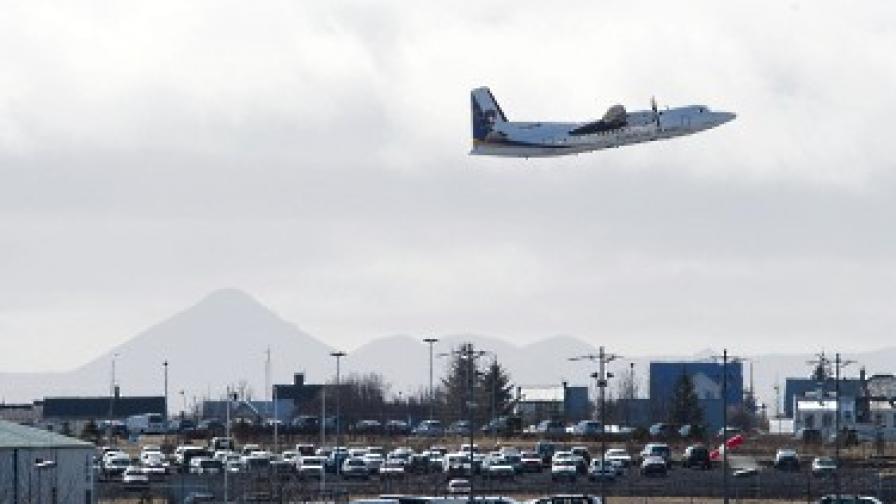 Облакът за пръв път затвори исландски летища