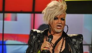 Тайното оръжие за привличане на аудитория Азис снощи изпя новата си песен за зрителите на "Биг брадър фемили"