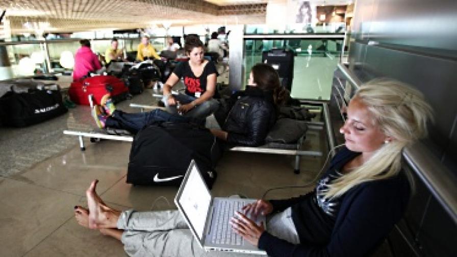 Летищата в Испания се отново се напълниха с блокирани пътници
