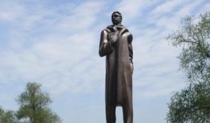 Паметникът на Иван Вазов в Рим е дело на скулптора проф. Величко Минеков