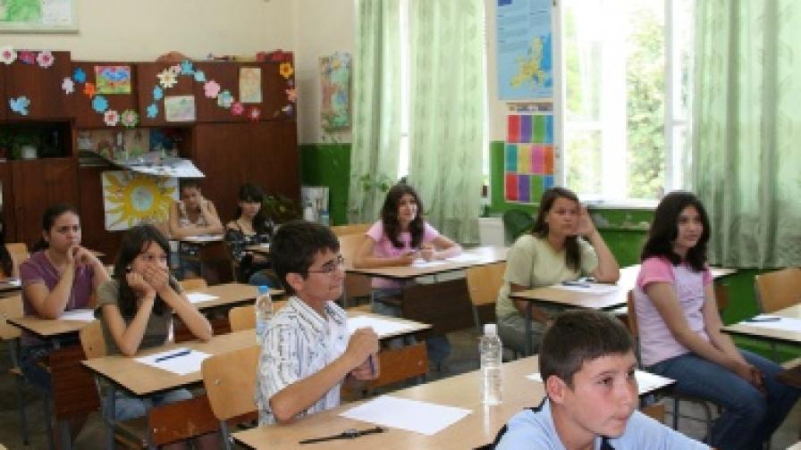 Седмокласниците на изпит по български език и литература