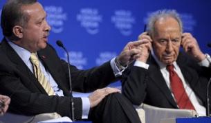 Ердоган и президентът на Израел Шимон Перес по време на Световния икономически форум в Давос през 2009 г.