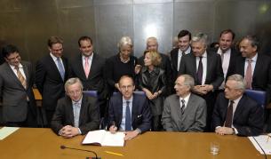 Финансовите министри на страните от еврозоната след срещата им в Люксембург