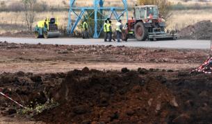 Към бъдещата строителна площадка е изградена пътна връзка с магистрала "Хемус"