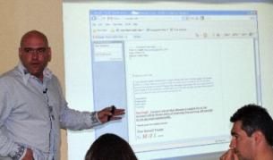 Явор Колев говори пред участниците в конференцията