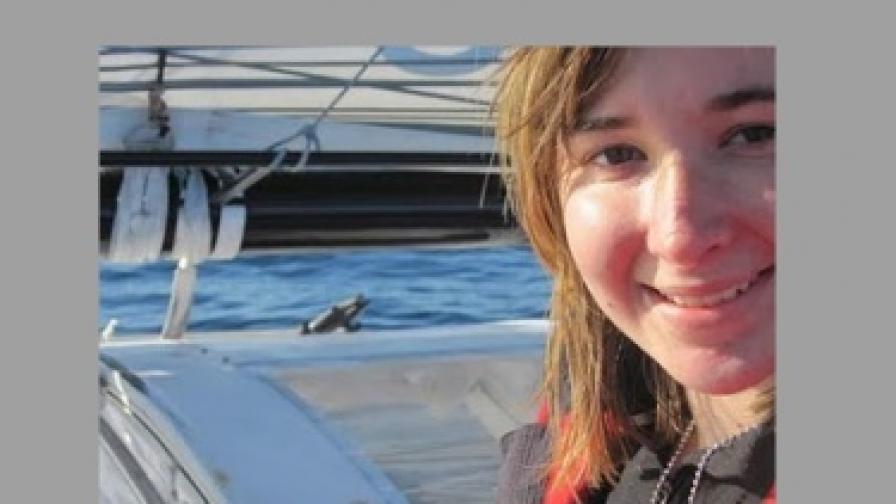 Намериха 16-годишна мореплавателка, изпаднала в беда