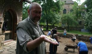 Този месец екипът на Николай Овчаров отри най-голямото монетно златно съкровище на Велико Търново при разкопки в църквата "Св. Св. Петър и Павел"