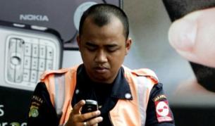 Шефът да чете есемесите ви? Може