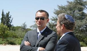 Външният ни министър изоставен в Израел