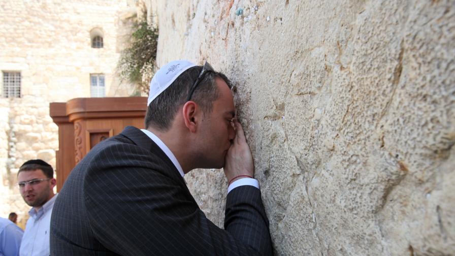 Българският външен министър Николай Младенов по време на посещението си в Израел (29 юни)