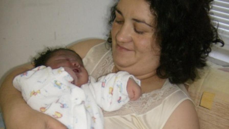 Шесткилограмово бебе се роди в Тетевен