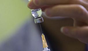 МЗ: Производителят бави ваксината за хепатит B