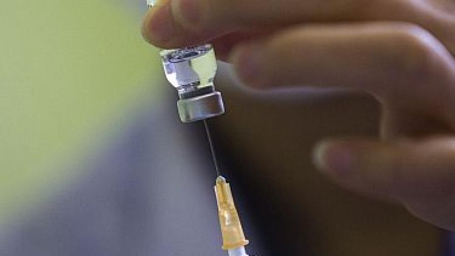 МЗ: Производителят бави ваксината за хепатит B