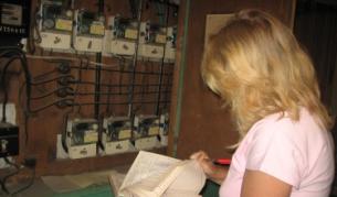 Роми протестират срещу сметките си за ток