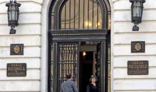 Централната банка на Румъния не може да плаща пенсии и заплати от резерва си, заяви управителят й