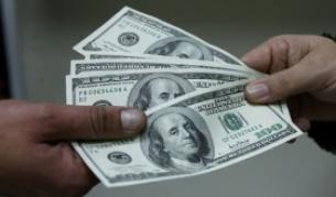 Хванаха митничар с 300 долара подкуп