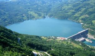 Язовирът Перучац на река Дрина