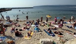 Бюджетът губи 12 млн. лв. годишно от заведения по морето