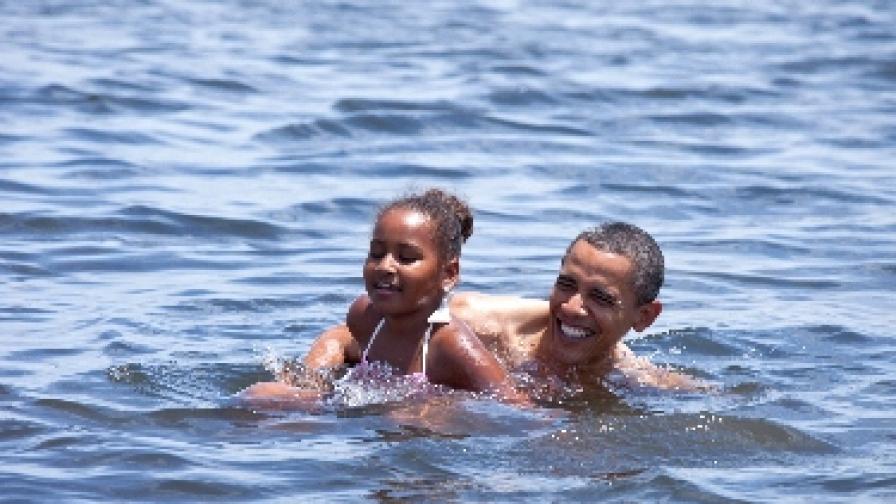 Семейство Обама на почивка край Мексиканския залив