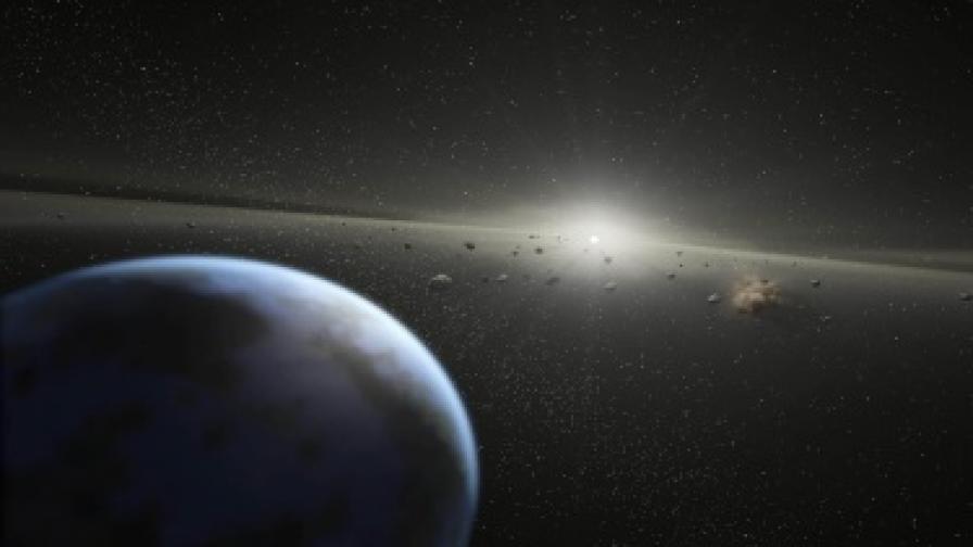 Астероид прелита край Земята 