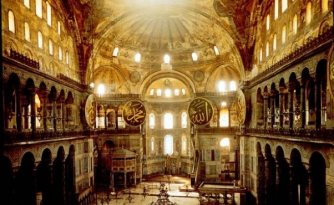 В Турция рецитираха Корана в „Света София”