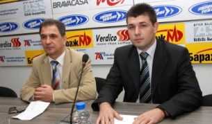 Македонски граждани, представители на Комитета на пострадалите от политиката на Република Македония срещу притежателите на автомобили с български регистрационни номера дадоха пресконференция