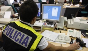 В Испания са арестуваните двама полицаи, специалисти по информатика, директори на предприятия, студенти, градинари и безработни